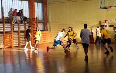 Košarkarska tekma med učitelji in učenci